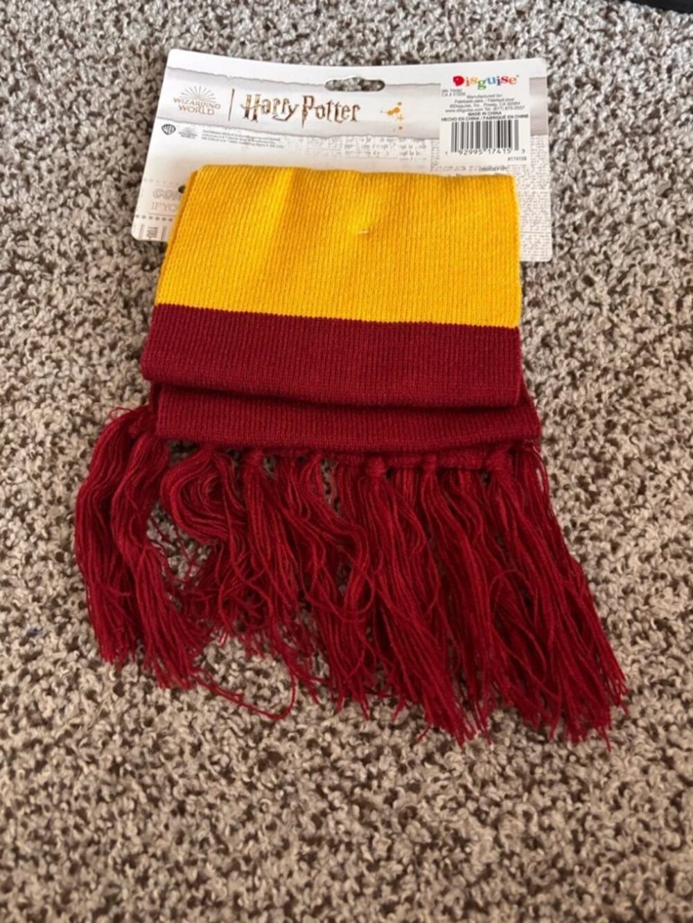 Harry Potter Gryffindor Robe, Scarf & Light Up Wand Halloween Costume 7/8 Boys - Picture 9 of 9